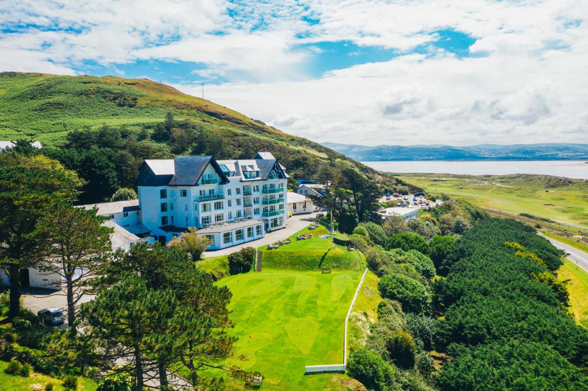 4 Resort Hotels in Snowdonia Worth Booking in 2025