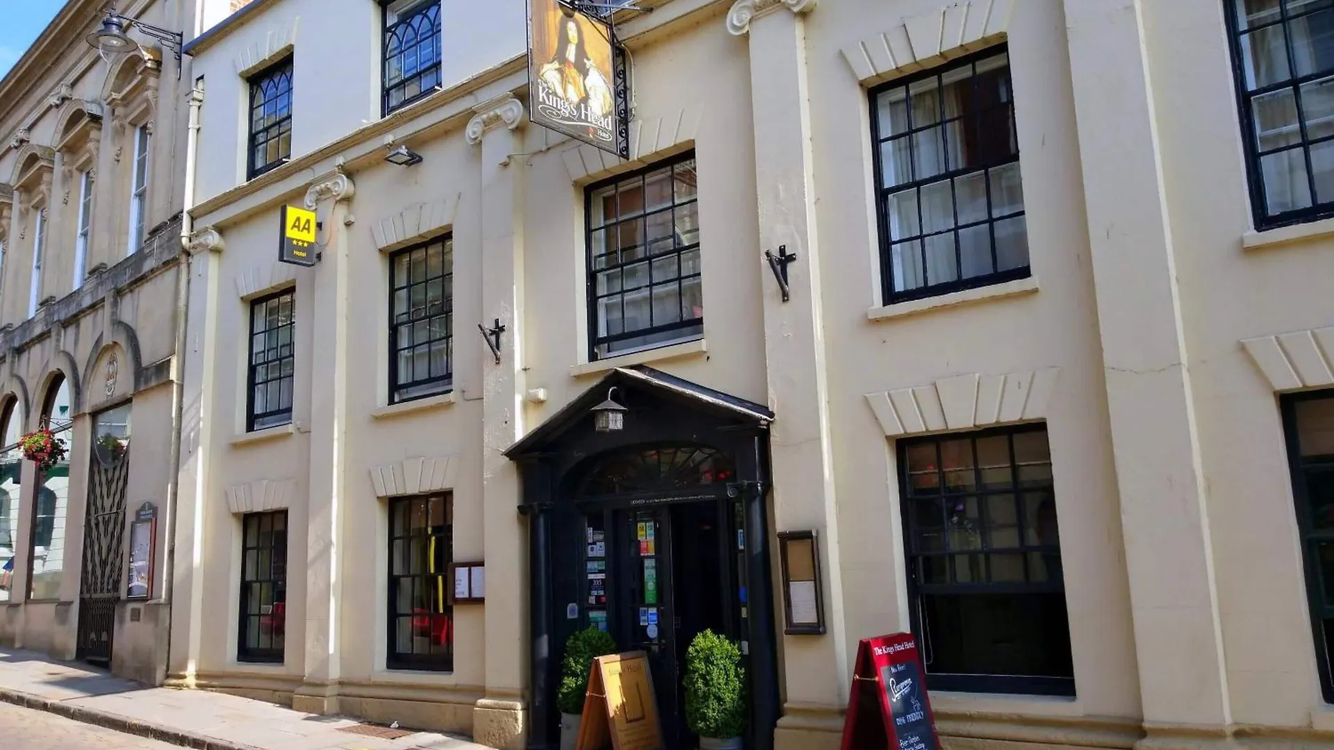 5 Family Hotels Close to Wilton Castle Worth Booking