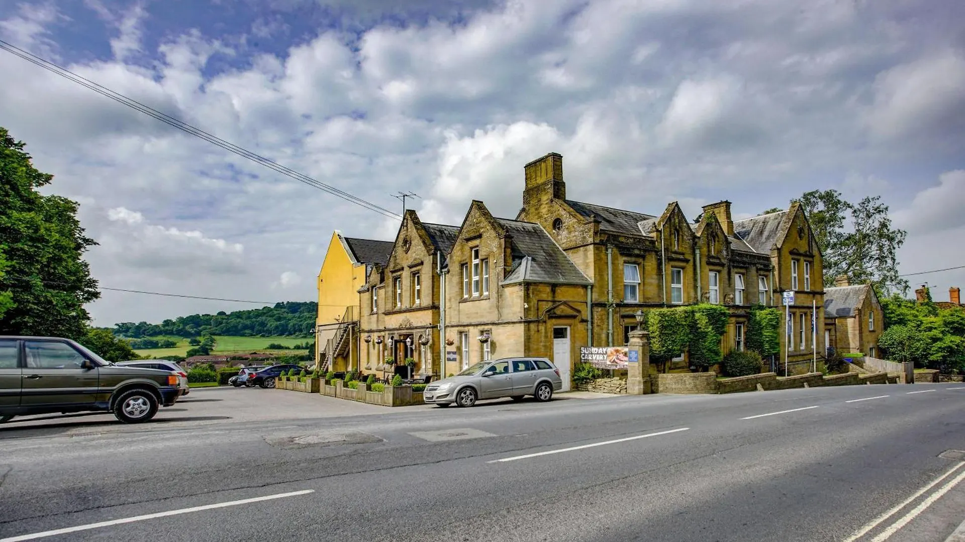 Where to Stay Near Chard & District Museum: 4 Family Hotels