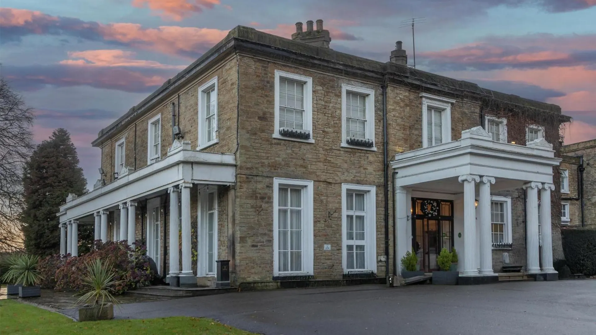 5 Top 4-Star Hotels Near Revolution House Museum, Chesterfield