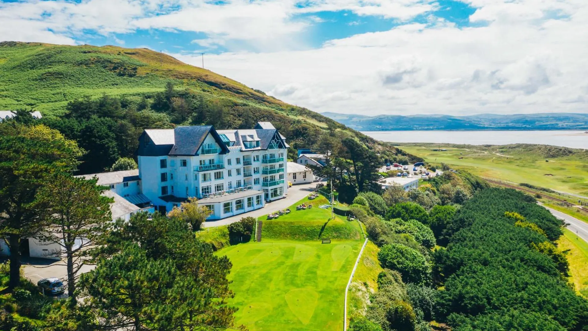 4 Resort Hotels in Snowdonia Worth Booking in 2025
