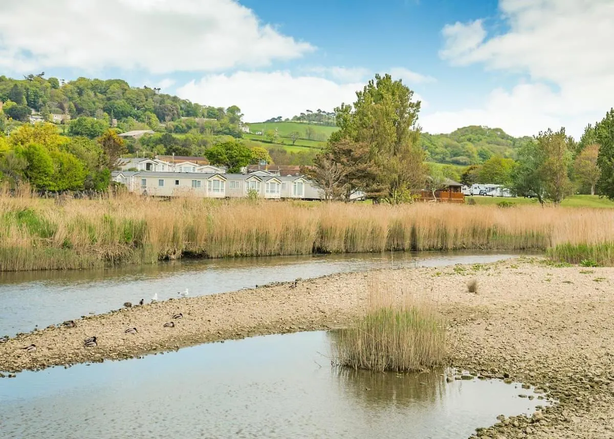 2 Smart Central Hotels Near Dinosaurland Lyme Regis